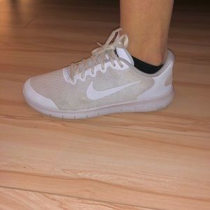 SOLD White nike shoes
